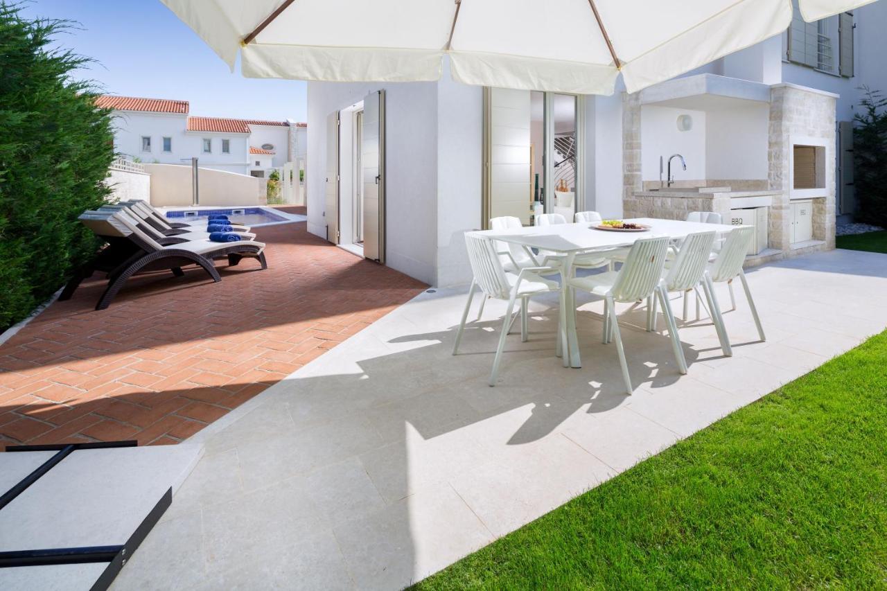 Villa Sylvia By Hmz Villas Tar-Vabriga エクステリア 写真